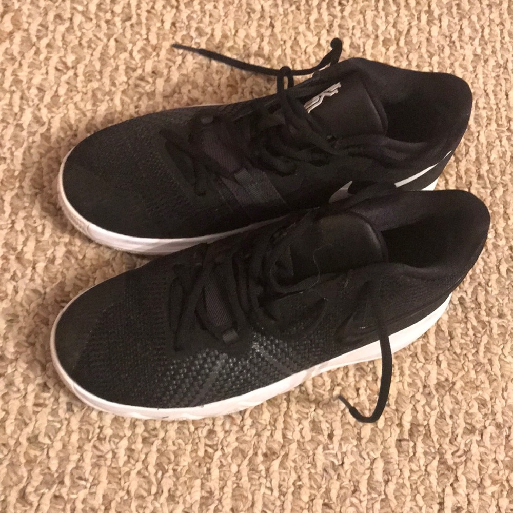 Nike Kyrie Flytrap Sneakers